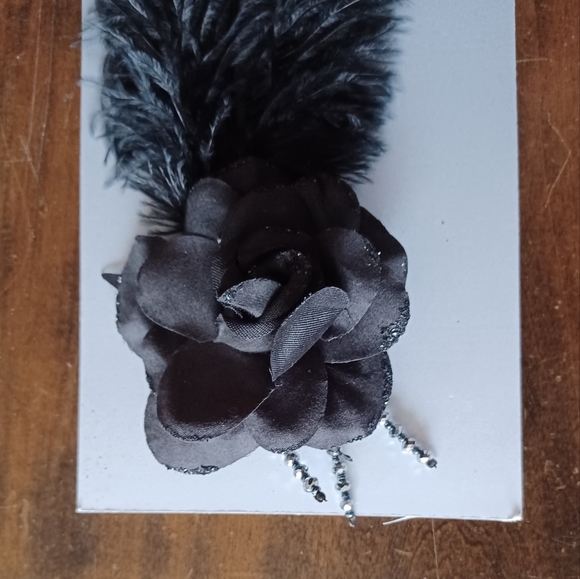 Roaring 20s Flapper Feather Hairclip - Picture 4 of 4